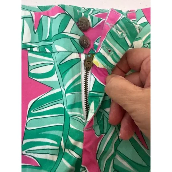 Loudmouth Ladies Palm Pink Sharks Print Shorts Size 4 - Picture 7 of 8